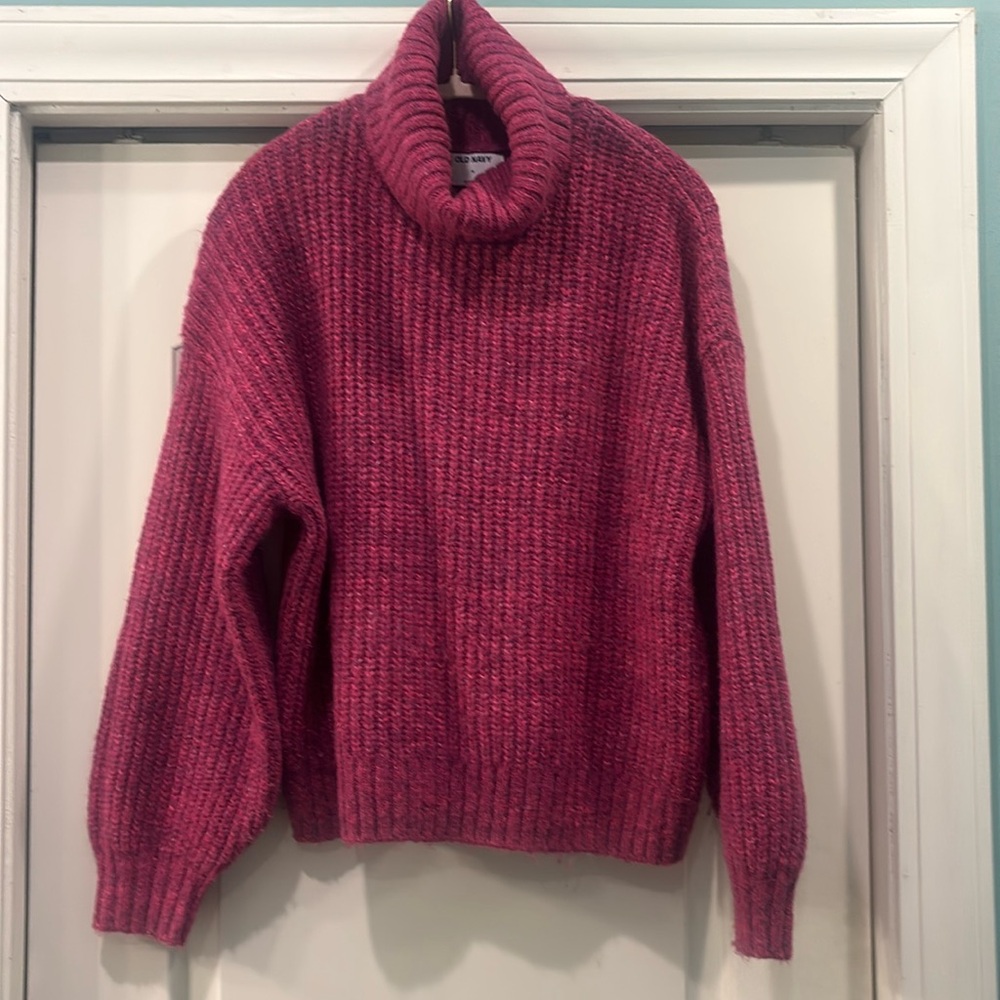 Old Navy Sz medium magenta turtle neck sweater hits waist length